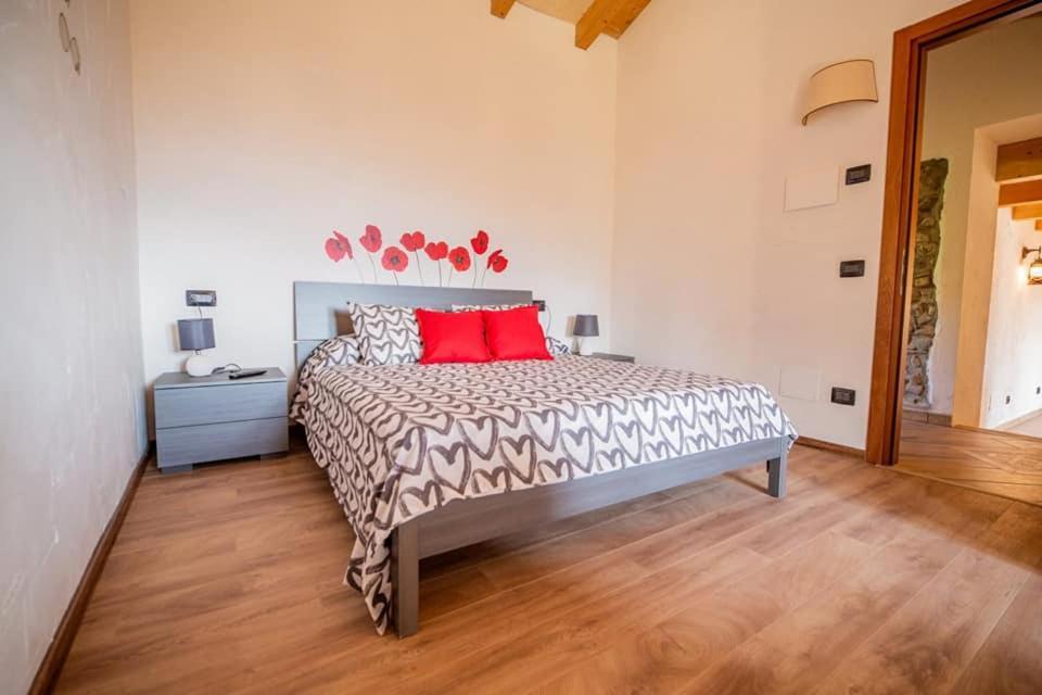 סן פדלה אינטלבי Agriturismo La Cascina B&B מראה חיצוני תמונה